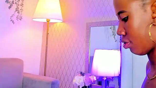 Snapshot of Alishaacameron_ chatting on December 21, 2:41 am Alishaacameron online show from December 21, 2:41 am