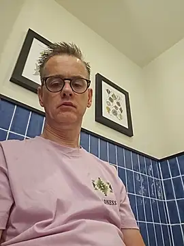 Hectorthyssen1 online show from July 28, 6:53 pm