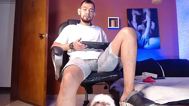 Snapshot of Bedobigcock chatting on December 2, 4:31 pm Bedobigcock online show from December 2, 4:31 pm