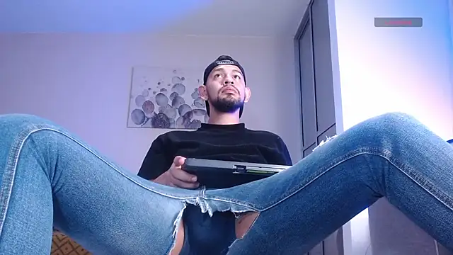 Snapshot of Bedobigcock chatting on November 4, 12:10 am Bedobigcock online show from November 4, 12:10 am