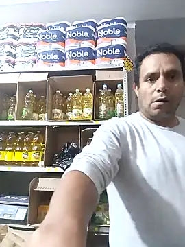 Snapshot of anoe007a1 chatting on December 11, 11:00 pm anoe007a1 online show from December 11, 11:00 pm