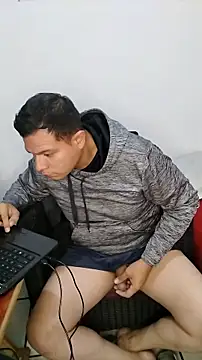 Snapshot of miketripi420 chatting on November 20, 3:18 am miketripi420 online show from November 20, 3:18 am