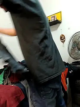 Snapshot of jhonyhot9292 chatting on October 20, 6:25 am jhonyhot9292 online show from October 20, 6:25 am