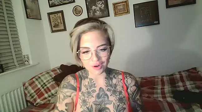 Snapshot of Alexandersonxo chatting on December 19, 10:00 pm Alexandersonxo online show from December 19, 10:00 pm