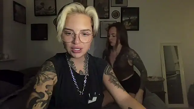 Snapshot of Alexandersonxo chatting on October 10, 8:52 pm Alexandersonxo online show from October 10, 8:52 pm