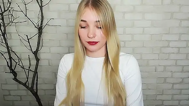 Snapshot of Queen_ofLove chatting on December 7, 6:04 pm Queen ofLove online show from December 7, 6:04 pm