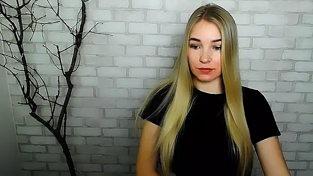 Snapshot of Queen_ofLove chatting on December 15, 2:16 pm Queen ofLove online show from December 15, 2:16 pm