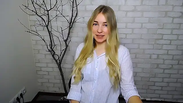 Snapshot of Queen_ofLove chatting on January 4, 9:21 am Queen ofLove online show from January 4, 9:21 am