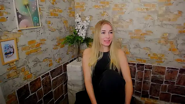 Snapshot of Queen_ofLove chatting on February 13, 3:14 pm Queen ofLove online show from February 13, 3:14 pm