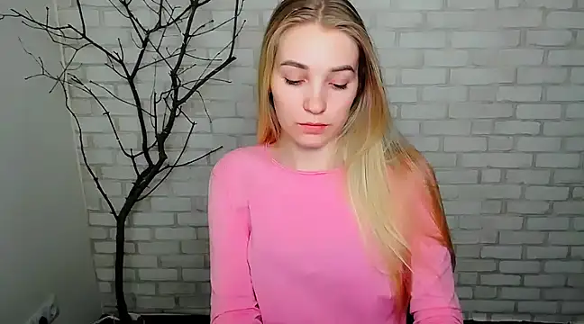 Snapshot of Queen_ofLove chatting on March 18, 5:21 pm Queen ofLove online show from March 18, 5:21 pm