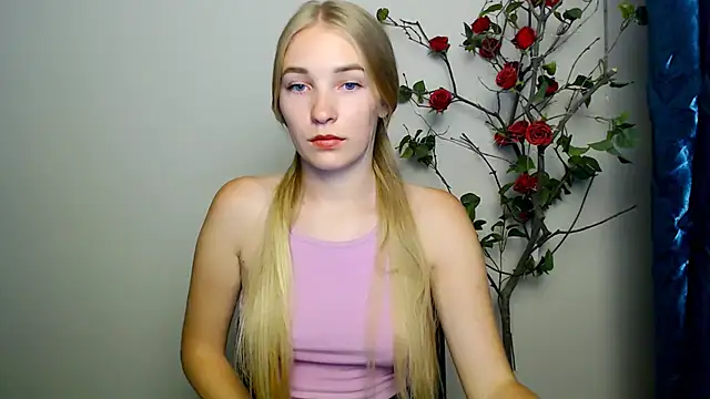 Snapshot of Queen_ofLove chatting on September 23, 6:44 pm Queen ofLove online show from September 23, 6:44 pm