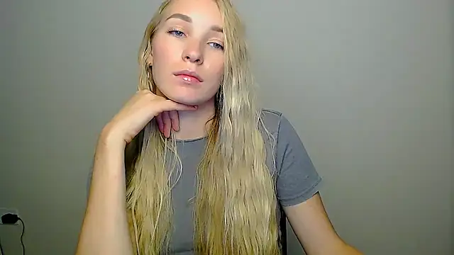 Snapshot of Queen_ofLove chatting on October 7, 10:51 pm Queen ofLove online show from October 7, 10:51 pm