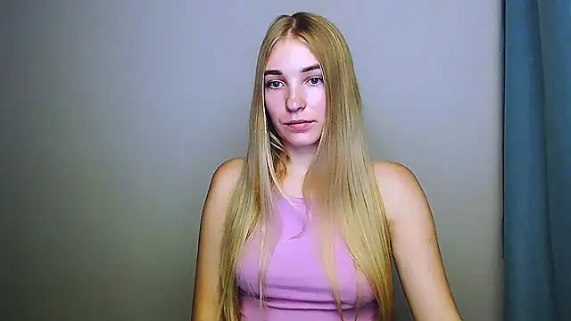 Snapshot of Queen_ofLove chatting on November 23, 8:19 pm Queen ofLove online show from November 23, 8:19 pm