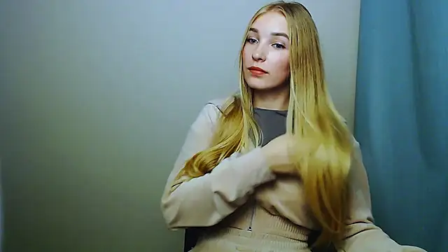 Snapshot of Queen_ofLove chatting on November 28, 11:29 pm Queen ofLove online show from November 28, 11:29 pm