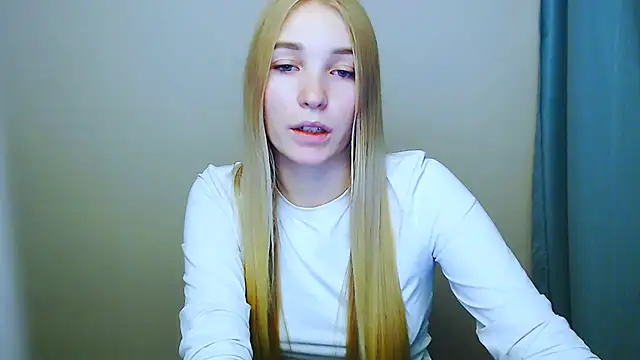 Snapshot of Queen_ofLove chatting on December 3, 9:35 pm Queen ofLove online show from December 3, 9:35 pm