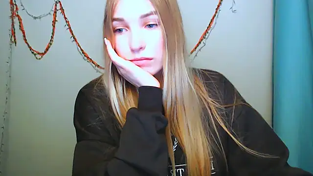 Snapshot of Queen_ofLove chatting on December 14, 2:44 pm Queen ofLove online show from December 14, 2:44 pm