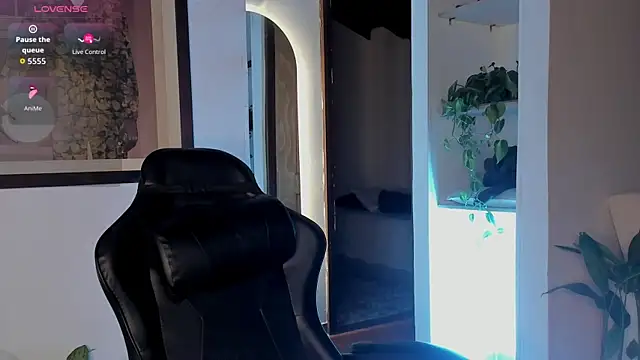 Snapshot of CherryyBrrr1 chatting on December 4, 2:10 am CherryyBrrr1 online show from December 4, 2:10 am