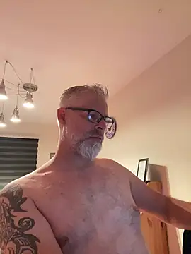 Snapshot of Silverfoxxx-73 chatting on December 13, 6:10 am Silverfoxxx-73 online show from December 13, 6:10 am