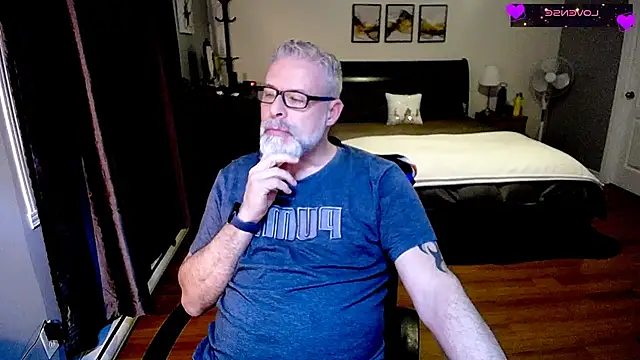 Snapshot of Silverfoxxx-73 chatting on December 23, 12:57 am Silverfoxxx-73 online show from December 23, 12:57 am