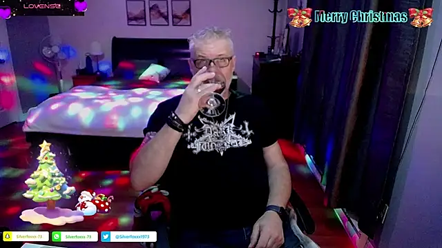Snapshot of Silverfoxxx-73 chatting on December 25, 1:10 am Silverfoxxx-73 online show from December 25, 1:10 am