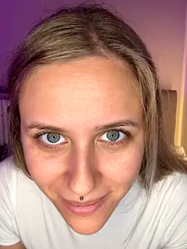 lunawolf21 online show from October 23, 7:07 am