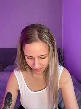 lunawolf21 online show from November 14, 7:29 am