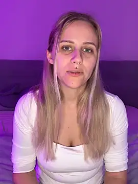 lunawolf21 online show from November 20, 7:41 am