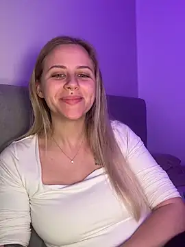 lunawolf21 online show from January 12, 7:24 am