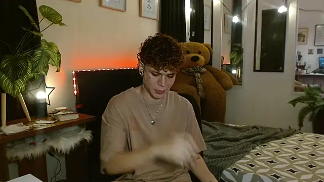 Snapshot of andrewWolffman chatting on June 12, 9:35 pm andrewWolffman online show from June 12, 9:35 pm