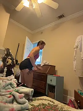 Snapshot of HotMessStilltheBest chatting on November 7, 7:03 pm HotMessStilltheBest online show from November 7, 7:03 pm