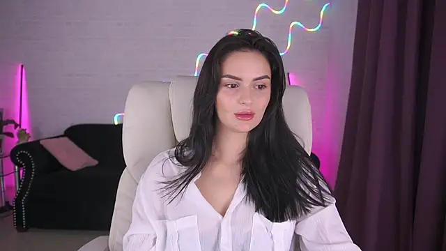 Snapshot of MilashaLovely chatting on November 23, 7:19 am MilashaLovely online show from November 23, 7:19 am