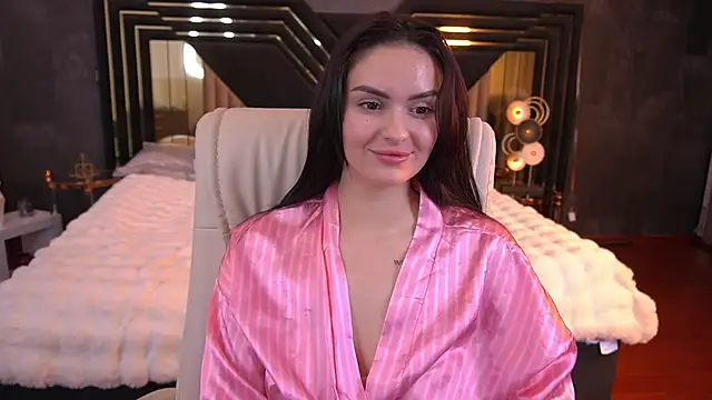 Snapshot of MilashaLovely chatting on December 4, 2:26 pm MilashaLovely online show from December 4, 2:26 pm