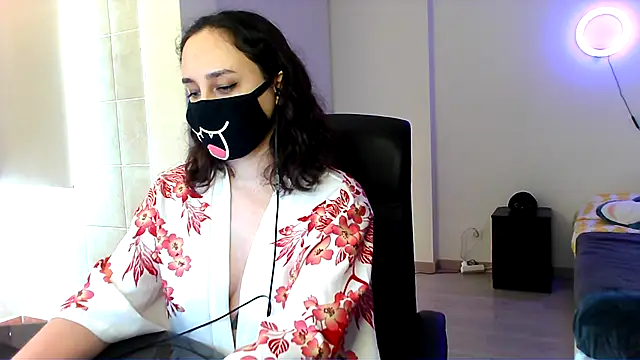 GummyPeachh online show from December 3, 2:27 pm