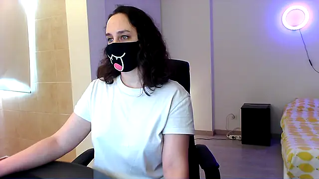 GummyPeachh online show from December 5, 3:39 pm