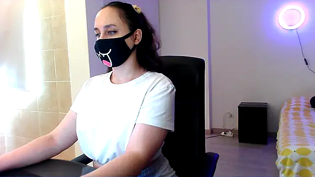 GummyPeachh online show from December 6, 2:28 pm