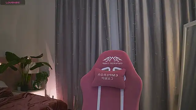 Kim Oberlin  online show from March 16, 11:38 am