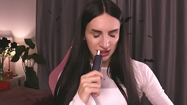 Kim Oberlin  online show from October 31, 11:22 am