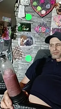 Gilgamesch1704 online show from June 25, 8:02 pm