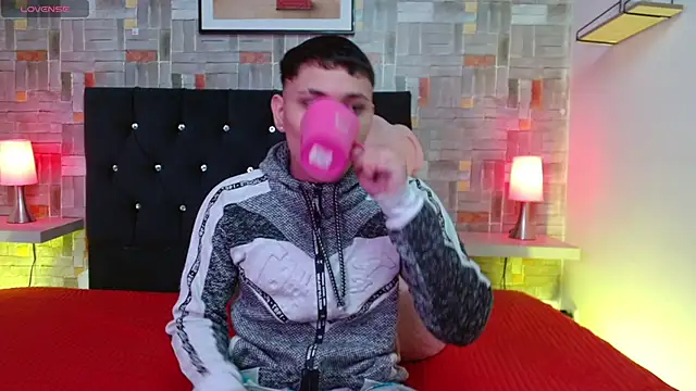 couple lovelyds online show from January 14, 12:56 pm