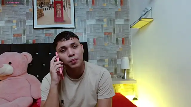 couple lovelyds online show from January 19, 12:50 pm