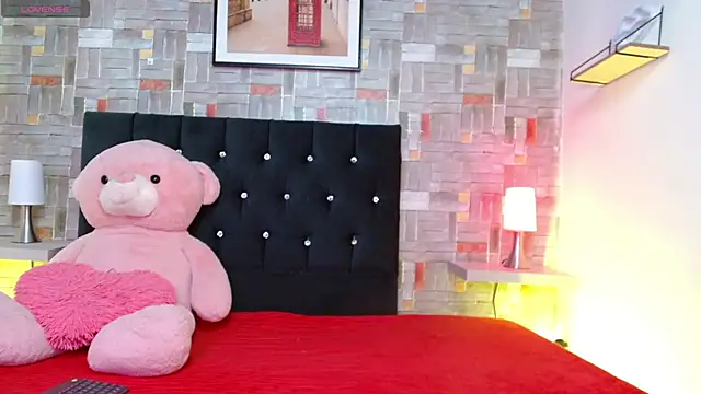 couple lovelyds online show from January 22, 1:00 pm