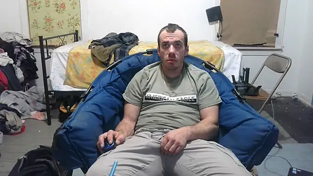 Snapshot of ScubaStevex chatting on February 18, 6:48 am ScubaStevex online show from February 18, 6:48 am
