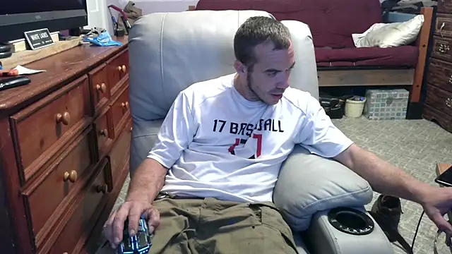 Snapshot of ScubaStevex chatting on October 1, 1:33 am ScubaStevex online show from October 1, 1:33 am