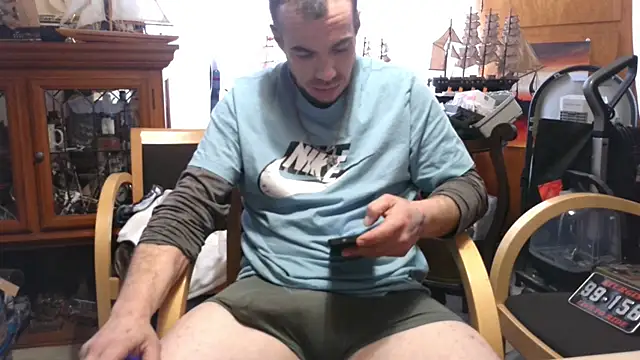 Snapshot of ScubaStevex chatting on February 13, 12:56 pm ScubaStevex online show from February 13, 12:56 pm