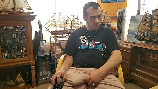 Snapshot of ScubaStevex chatting on March 11, 8:04 pm ScubaStevex online show from March 11, 8:04 pm