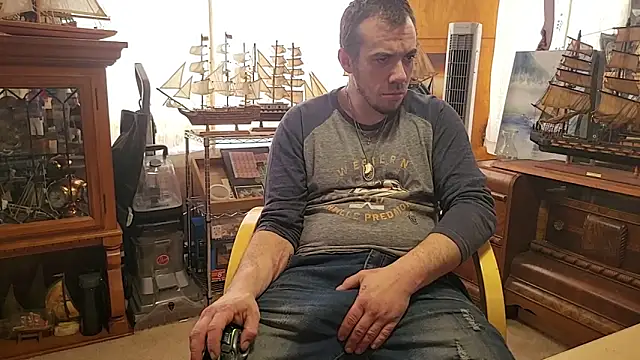 Snapshot of ScubaStevex chatting on March 12, 8:26 pm ScubaStevex online show from March 12, 8:26 pm