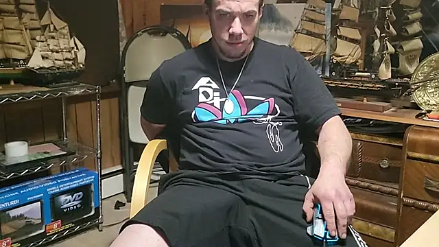 Snapshot of ScubaStevex chatting on March 23, 5:22 am ScubaStevex online show from March 23, 5:22 am