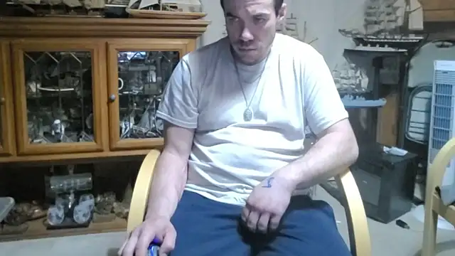 Snapshot of ScubaStevex chatting on April 5, 9:06 am ScubaStevex online show from April 5, 9:06 am