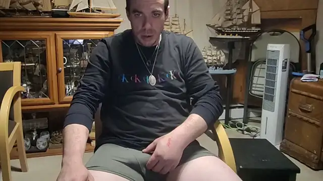 Snapshot of ScubaStevex chatting on April 9, 9:26 am ScubaStevex online show from April 9, 9:26 am