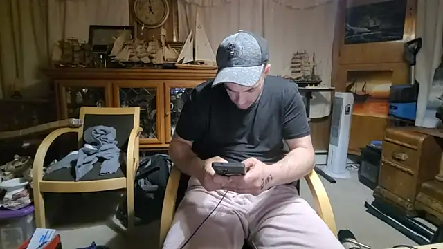 Snapshot of ScubaStevex chatting on April 18, 4:16 am ScubaStevex online show from April 18, 4:16 am